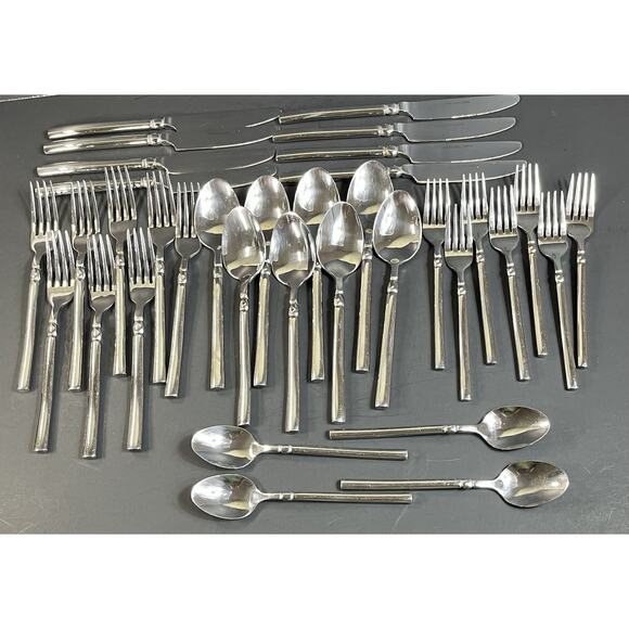 35 Pieces Flatware Set Stainless Steel Silverware Set China